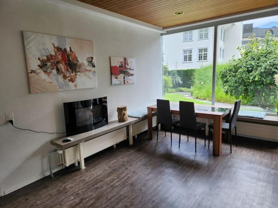 Schoene Ruhige Mit Sicht Auf Den Innenpark
